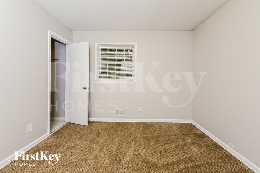 Building Photo - 5209 Flemish Ct