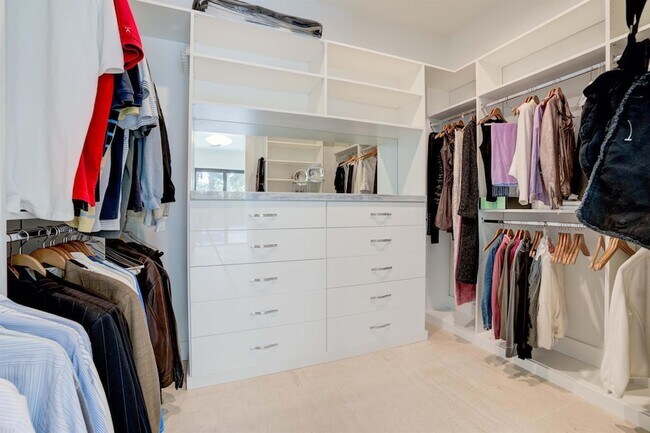 Building Photo - 14036 N Miller Dr