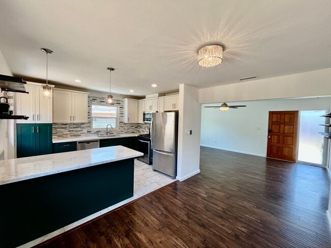 Primary Photo - Beautiful 3B 2BA Home in Paradise Hills