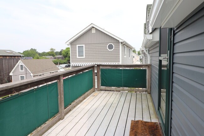 Building Photo - 262 S Ketcham Ave