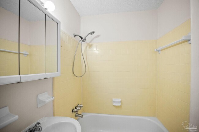 Building Photo - 5719 Ventura Ln