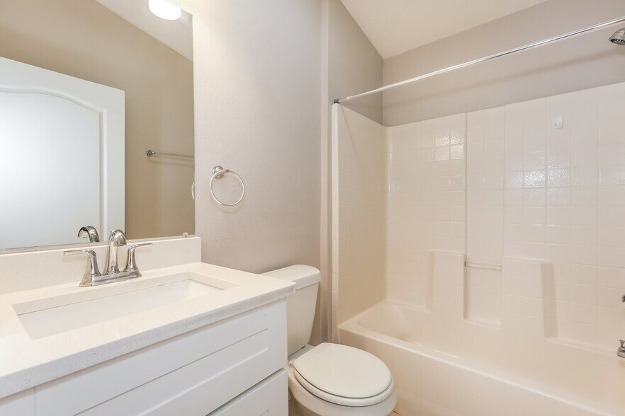 Building Photo - 10623 Navigation Dr