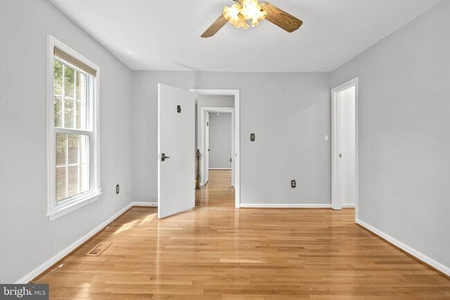 Building Photo - 2514 S Walter Reed Dr