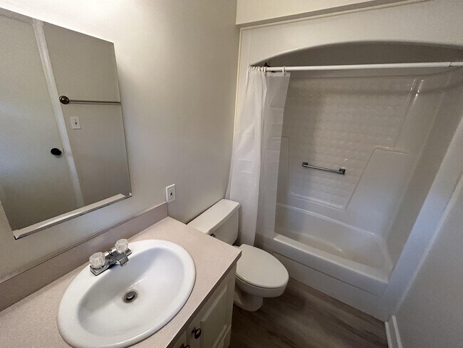 Building Photo - 14 Birdie Dr