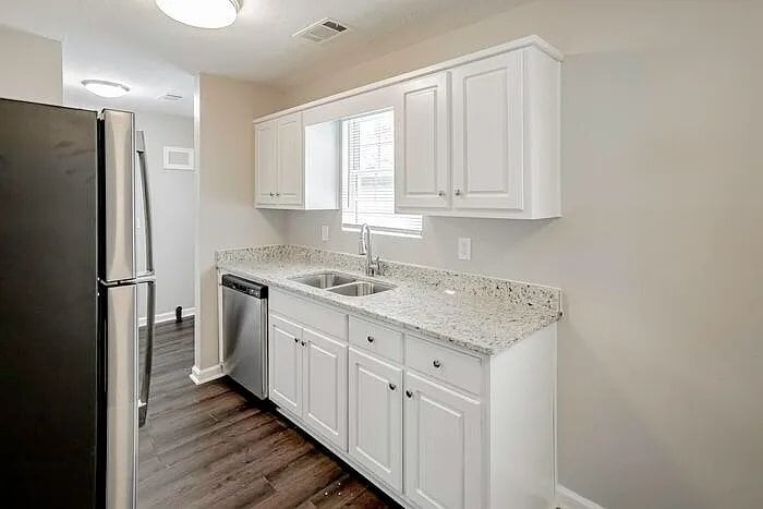 Building Photo - 1544 Holland Ave