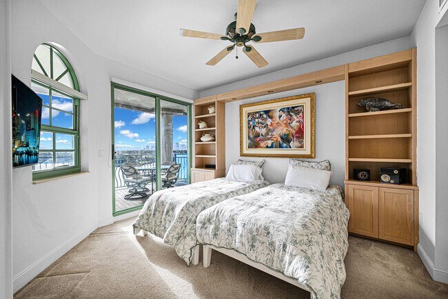 Building Photo - 301 N Birch Rd