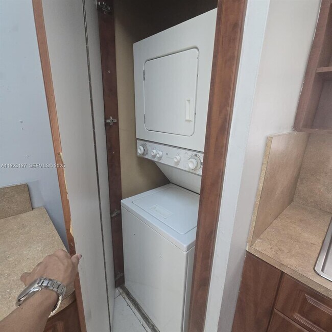 Building Photo - 5216 W 24th Way