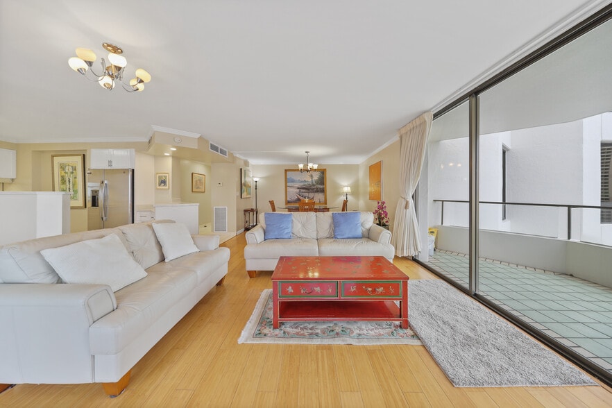 Building Photo - 1910 Ala Moana Blvd.
