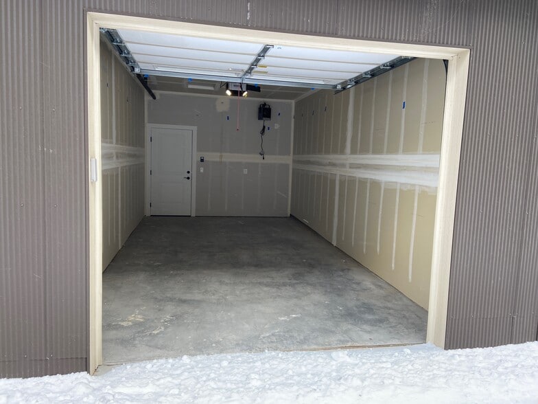 Heated Garage - 1704 W Lincoln St