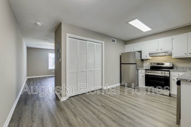 Building Photo - 146 Chalet N Blvd