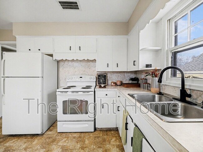 Building Photo - 3721 N 60th St