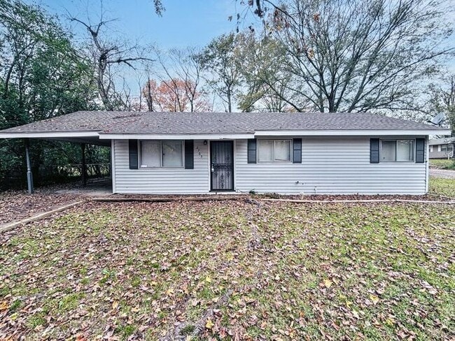 Primary Photo - Lovely 3-Bedroom Home: Comfort and Conveni...