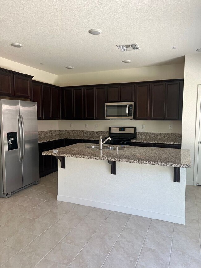 Building Photo - 1095 Wake Forest Ct