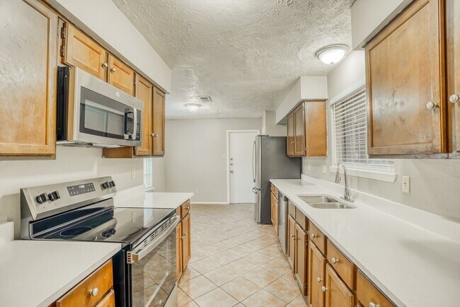 Building Photo - 8403 Quail Burg Ln