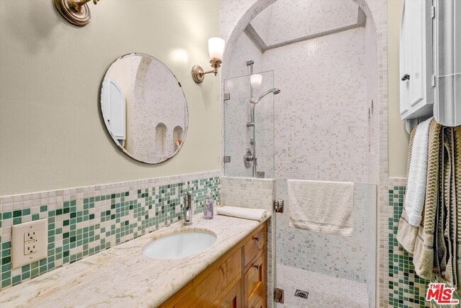 Building Photo - 212 3rd Ave