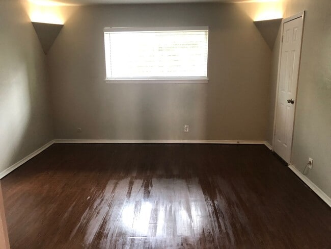 Building Photo - 308 Smith St