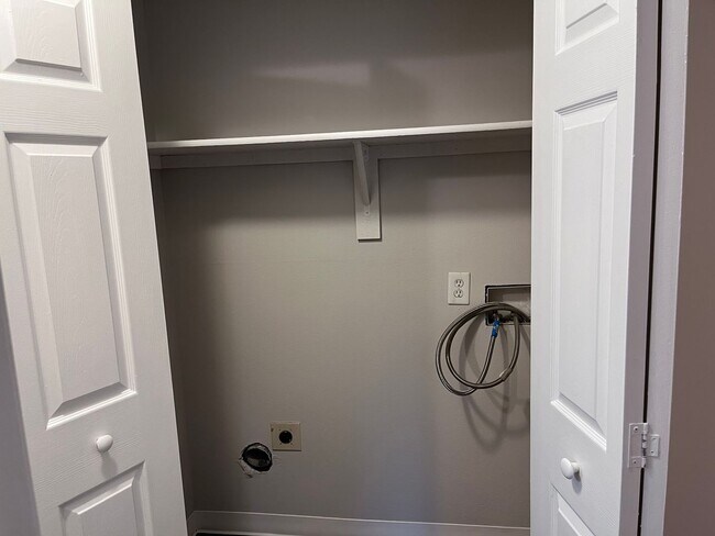 Building Photo - Beautiful Forest Views From The Top Floor and a Great Deal!! $1000 Off Your First Full Month!