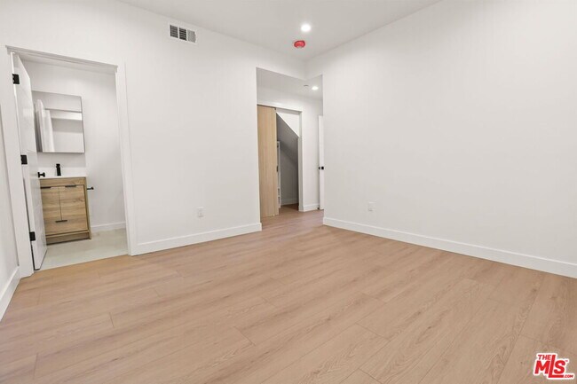 Building Photo - 2135 S Longwood Ave