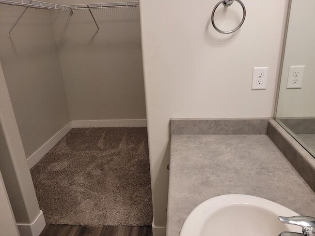 Building Photo - Modern 3 Bed / 2 Bath Condo in Amenity-Ric...