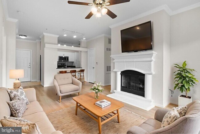 Building Photo - 12945 Centre Park Cir