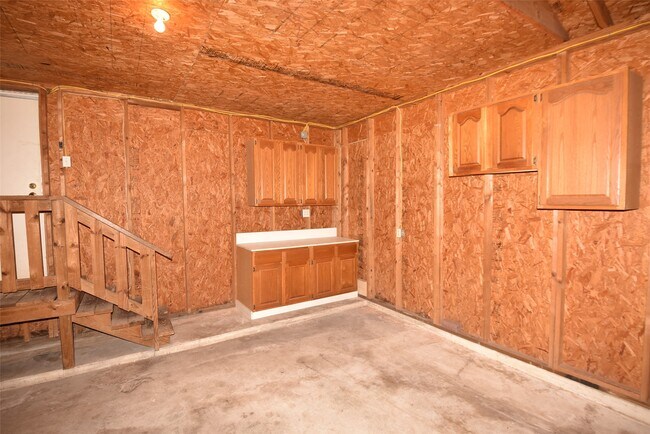 Building Photo - 10007 Elderberry Park Ln