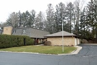 Building Photo - 2727 S Lakeshore Dr