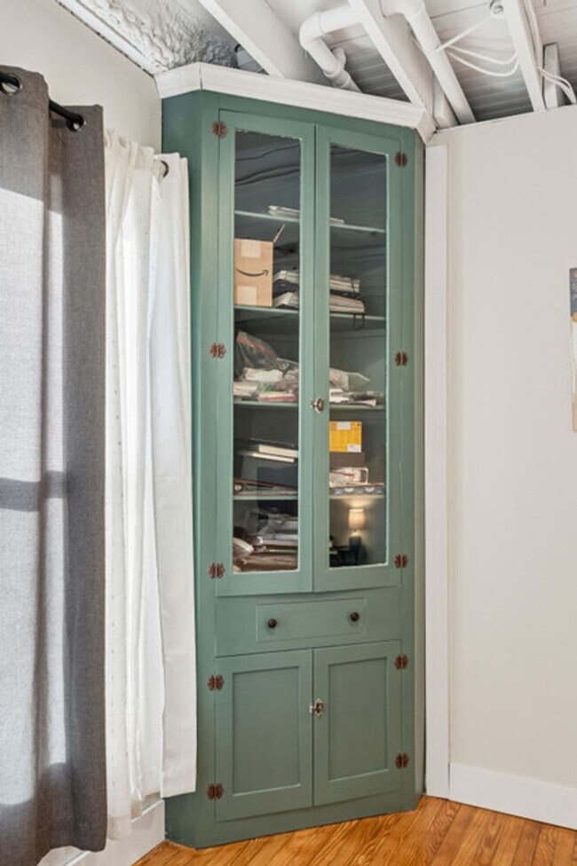 Building Photo - Furnished Country Home For Rent