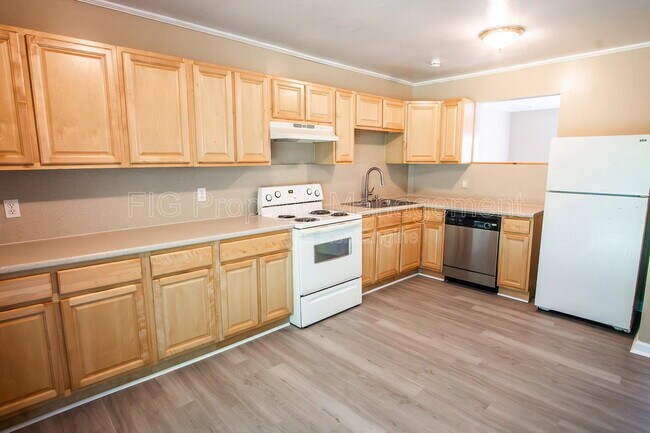 Building Photo - 113 Louella Dr
