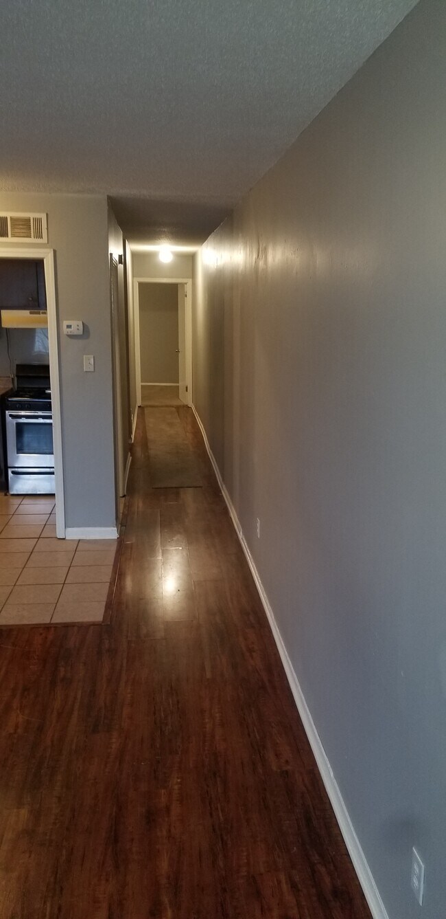 Building Photo - 1307-09 Halcomb ln