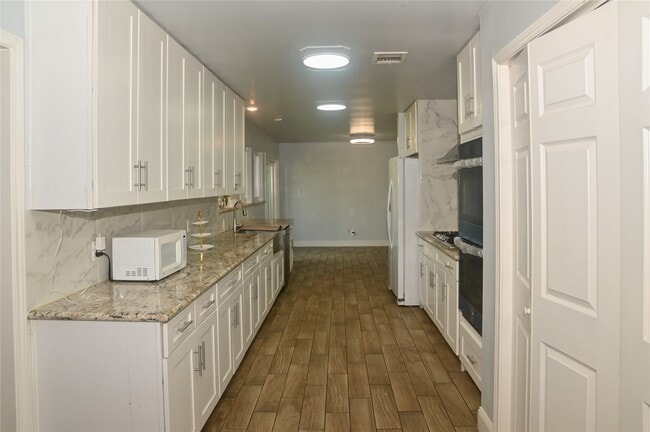 Building Photo - 5254 N Braeswood Blvd