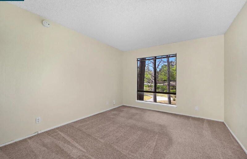 Building Photo - 202 N Civic Dr