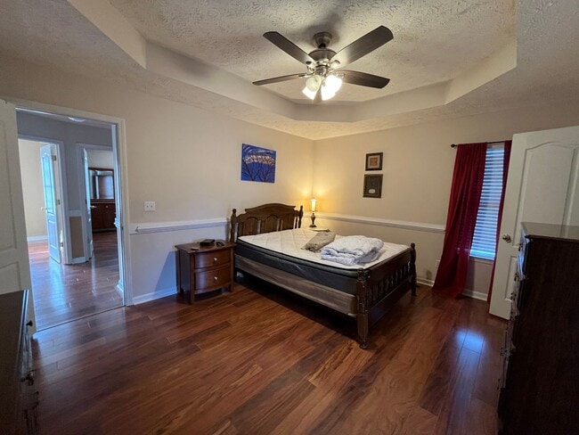 Building Photo - 3 Bedroom, 2 Bathroom - Home in Calhoun!