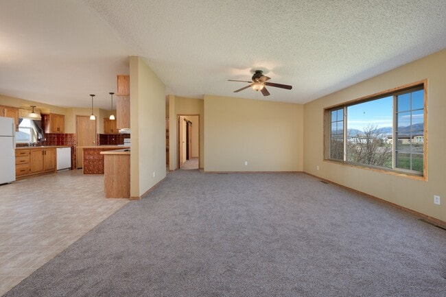 Building Photo - 415 Tracy Ann Dr