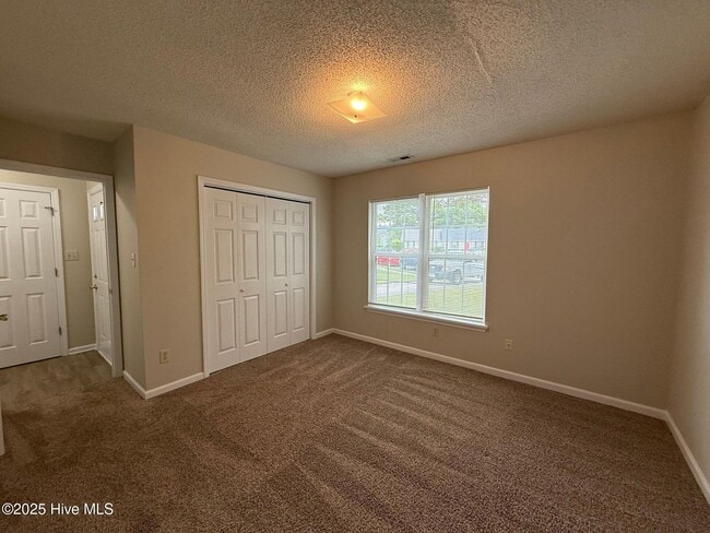Building Photo - 106 Persimmon Ct