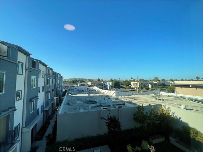 Building Photo - 610 Dawson Ave