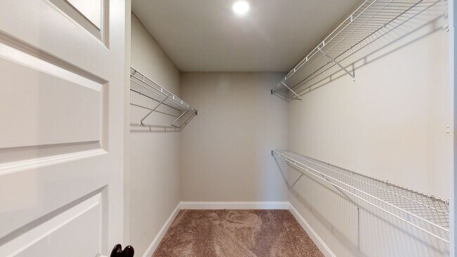 Building Photo - Conveniently located townhouse in Evans!