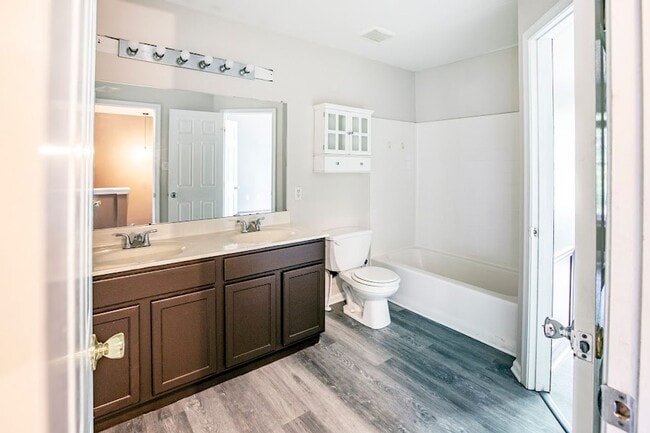 Building Photo - Charming Townhome in Brennan Estates