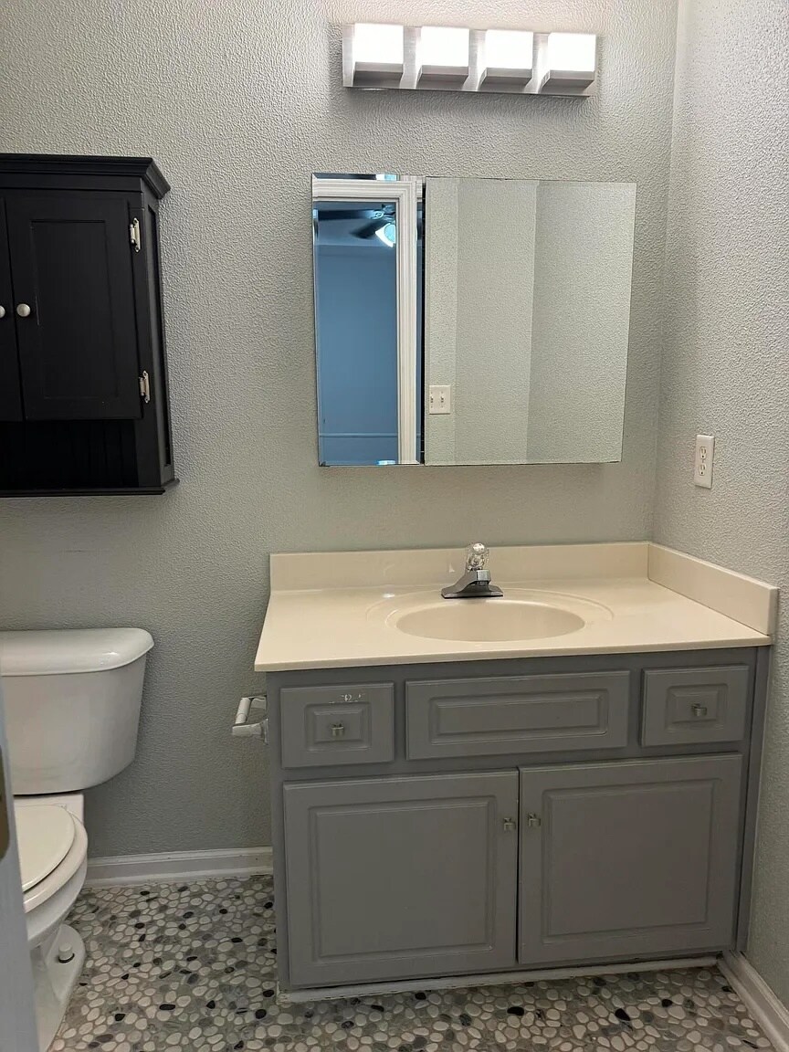 Building Photo - 1959 Shoreline Dr