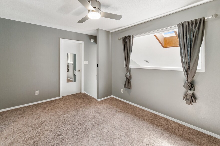 Building Photo - 5001 Grande Dr