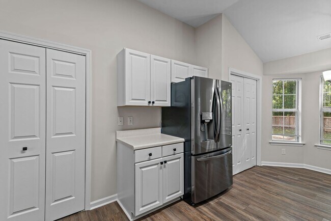 Building Photo - Burbage Grant 4 bedrooms- Ready Now!