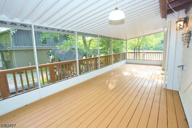 Building Photo - 56 Rogerene Way