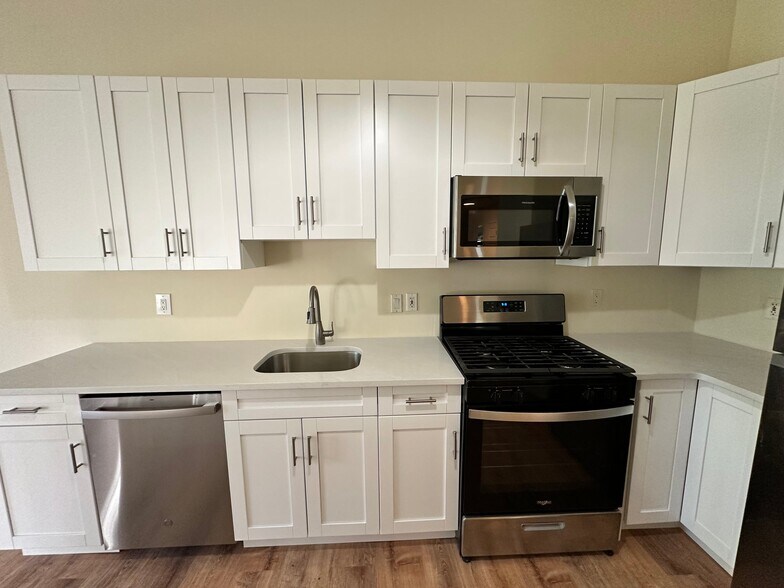 Building Photo - 203 Eagles Chase Dr