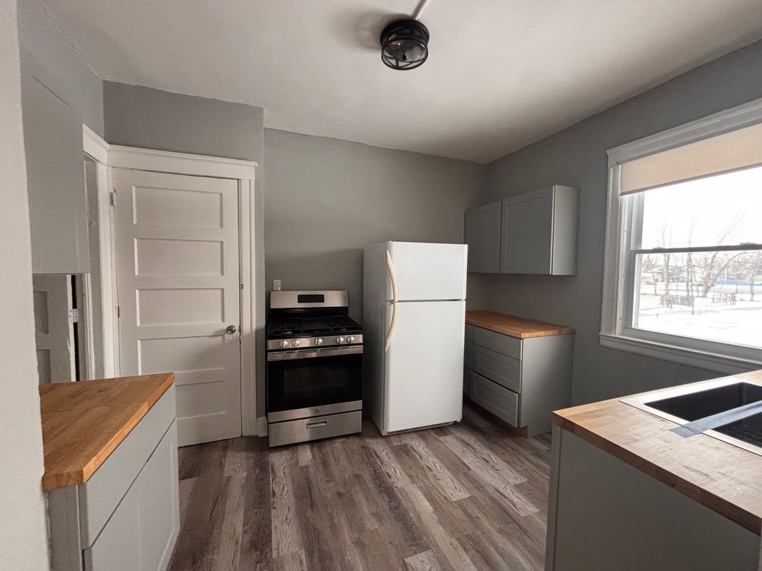 Building Photo - 846 E Grand Blvd