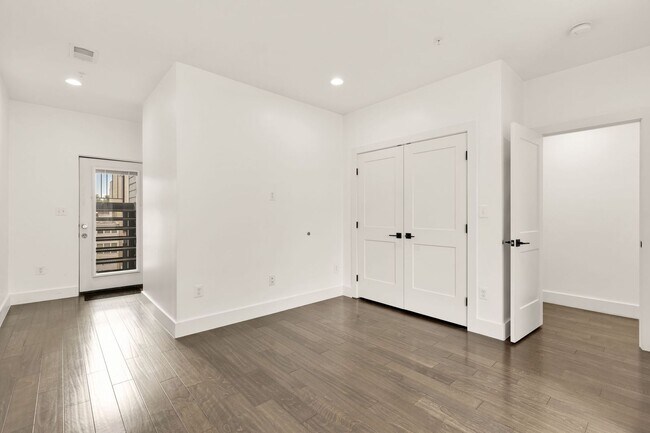 Building Photo - Beautiful 2 Bed/2 Bath in Petworth