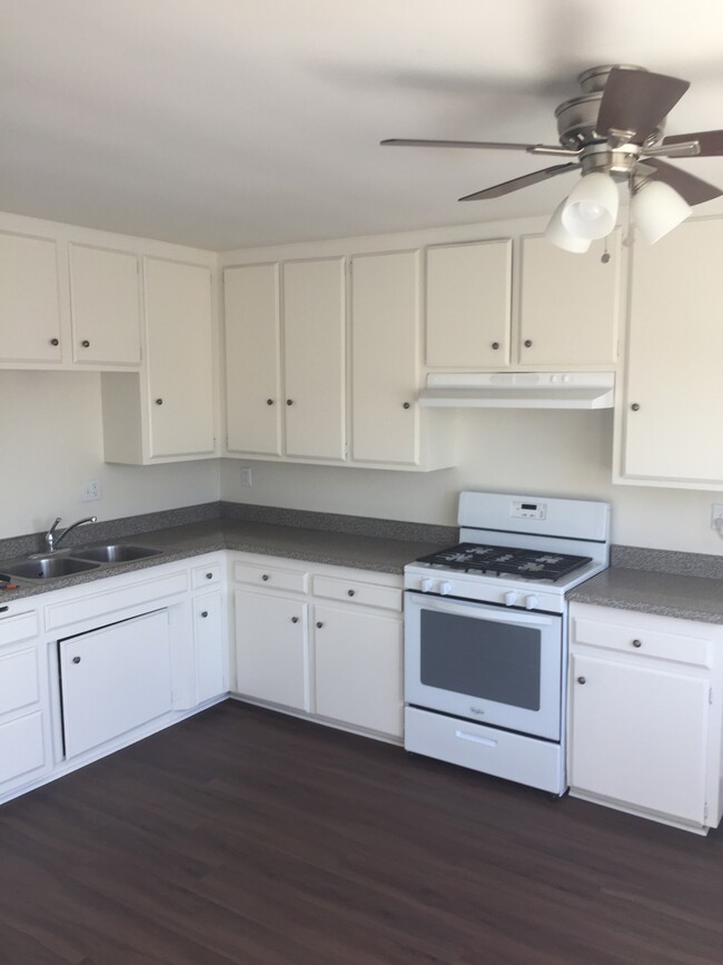 Nice Kitchen - 15116 Studebaker Rd