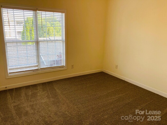 Building Photo - 202 Welton Way