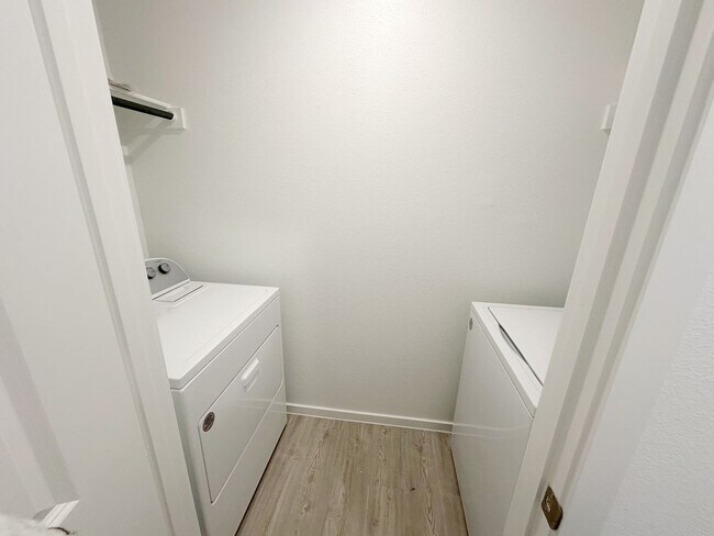 Building Photo - Stunning 3 Bed 2 Bath home for Rent