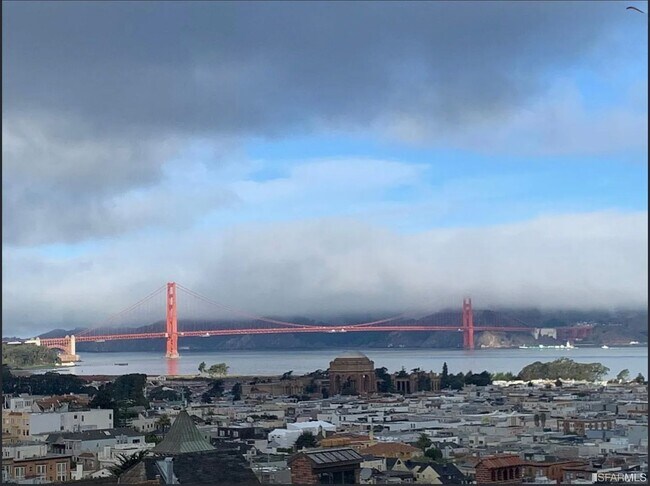 Building Photo - 1 Bed/1 Bath In Pacific Heights with Parking and Roof Deck