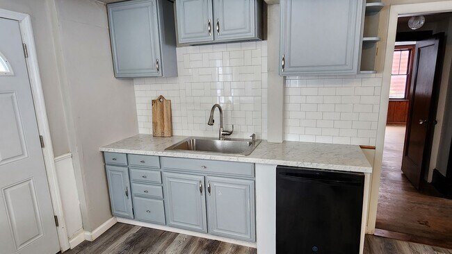 Building Photo - Four Bedroom Single Family Home in Bradford PA! Off Street Parking!