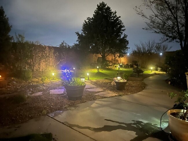 Building Photo - Beautiful